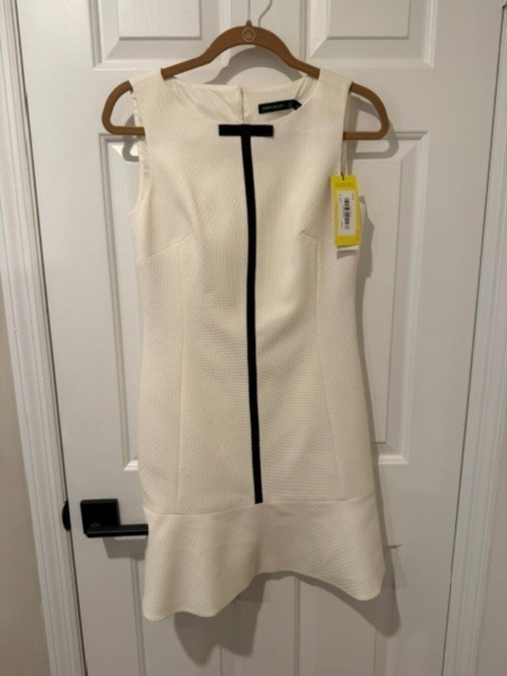 NEW Karen Millen Size 6 sleeveless dress in Ivory with black detail